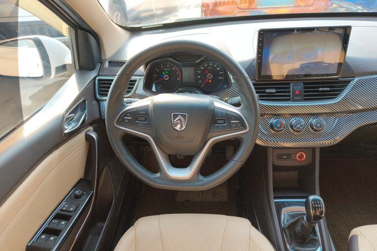 Used Baojun 310W 2017 1.5L Manual Fashion Edition China VI
