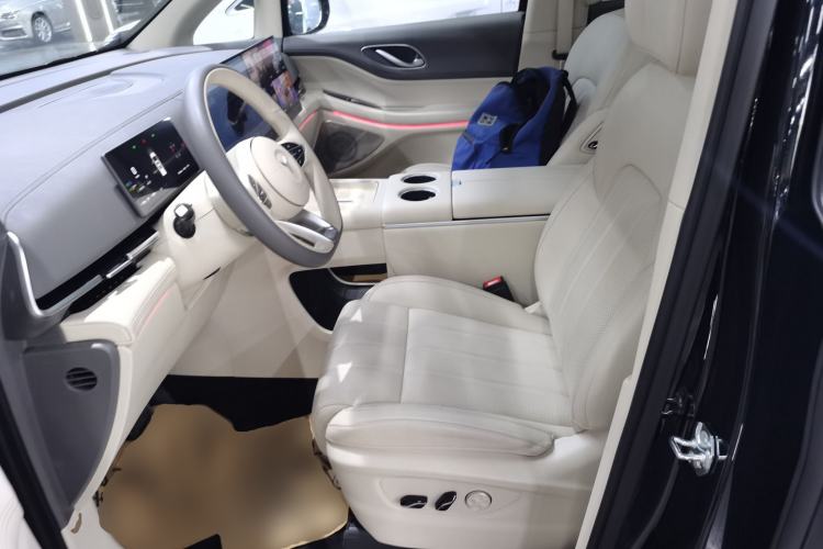 Used VOYAH Dream 2025 PHEV Four-Wheel Drive Prestige Kunpeng Edition
