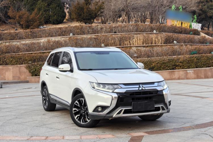 Used Mitsubishi Outlander 2019 2.4L 4x4 Zhi Xiang Edition 5 Seats China VI Standard