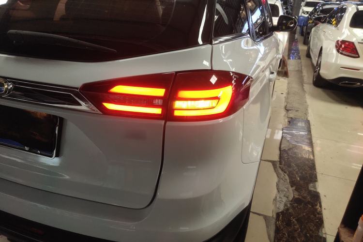 Used Geely Auto Emgrand X7 Sport 2018 1.8TD Automatic Two-Wheel Drive Smart Connect 4G Internet Edition