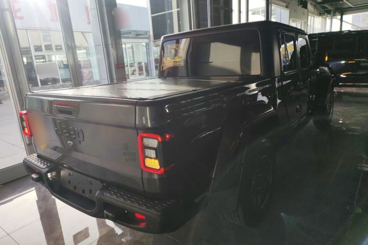 Used  Gladiator 2022 3.6L Pioneer Edition
