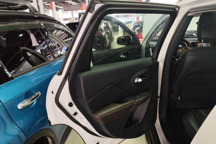 Used  Cherokee 2016 2.4L Leading Smart Version
