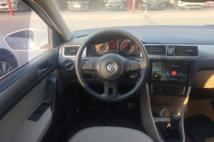 Used Volkswagen Santana 2015 1.6L Manual Comfort Edition
