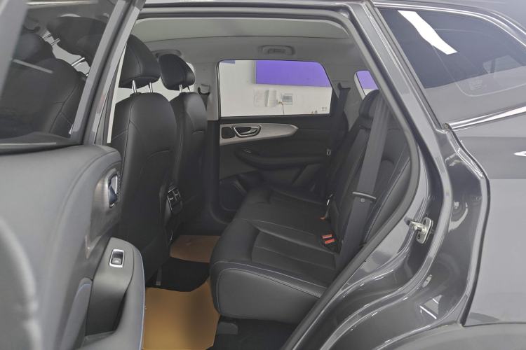 Used Roewe RX5 2023 PLUS 330TGI Automatic Trendsetting Smart Edition
