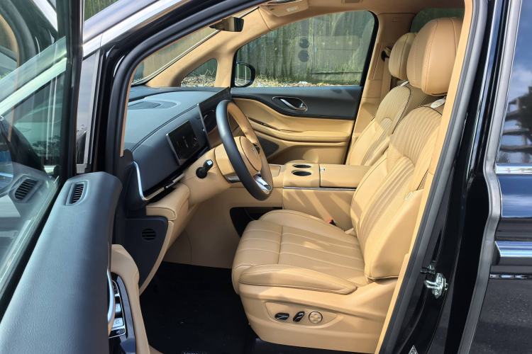 Used VOYAH Dream 2025 PHEV Four-Wheel-Drive Flagship Kunpeng Edition
