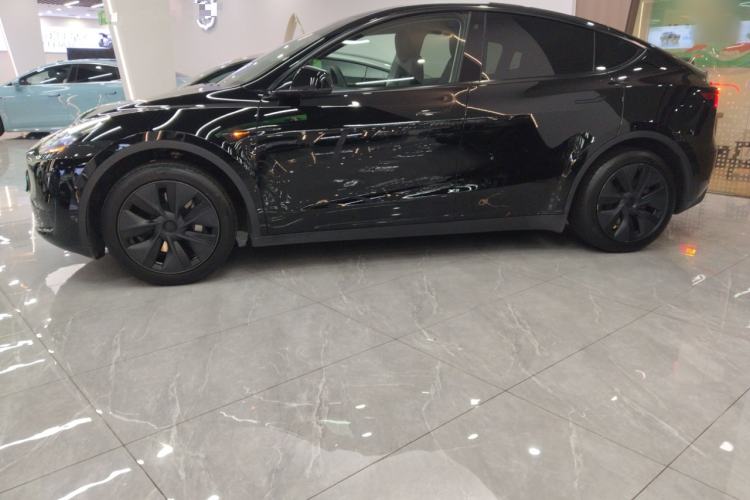 Used Tesla Model Y 2023 Rear-Wheel-Drive Version
