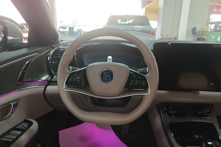 Used BYD Han 2025 EV with 701 km of Laser Radar-Enabled Intelligent Driving
