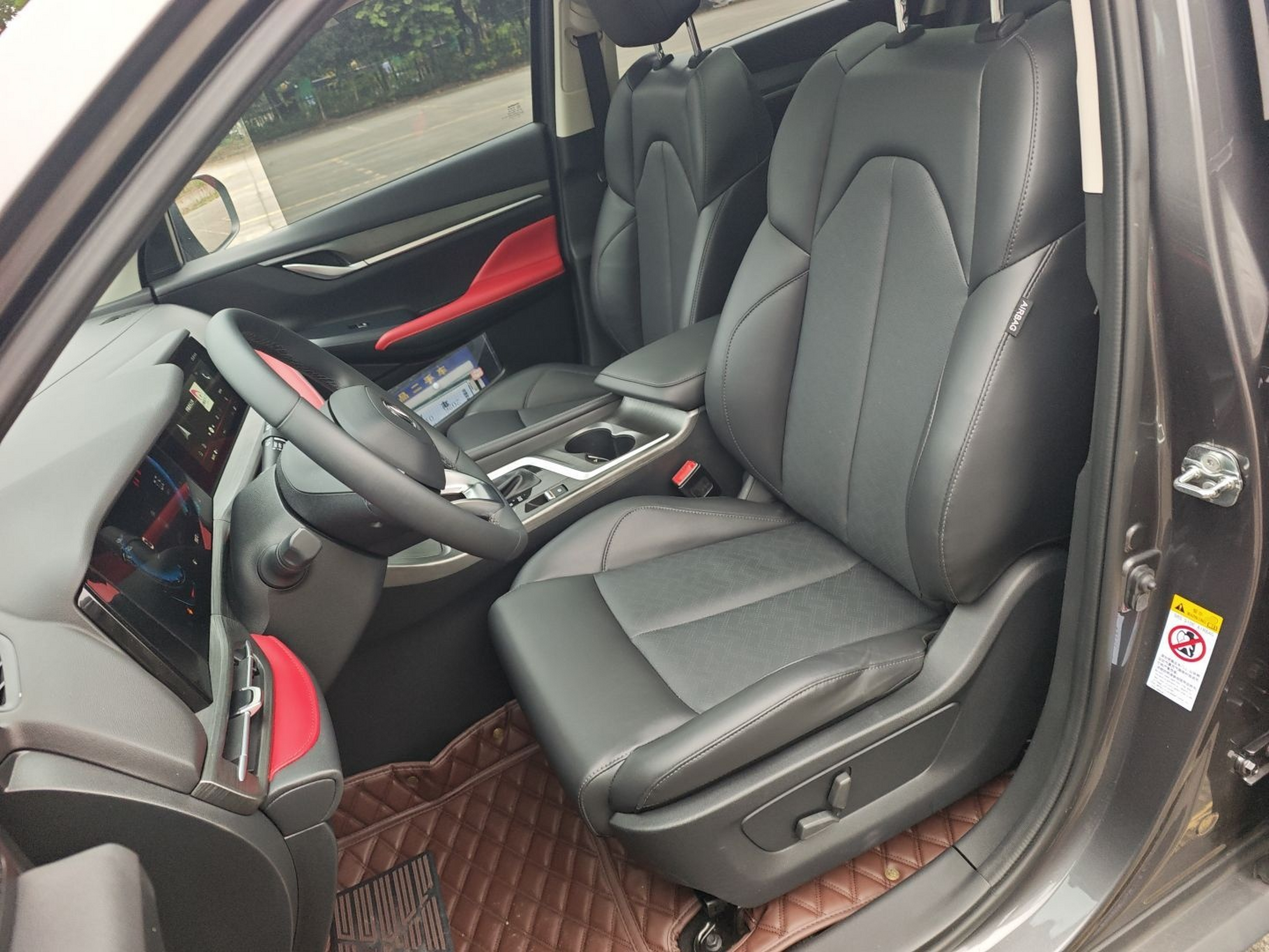 Переднее сиденье в автомобиле