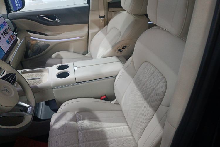 Used VOYAH Dream 2025 PHEV Four-Wheel Drive Prestige Kunpeng Edition
