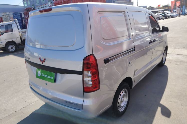 Used Wuling Hongguang V 2022 1.5L Jingqu Edition Enclosed-Window Vehicle with Electric Power Steering LAR