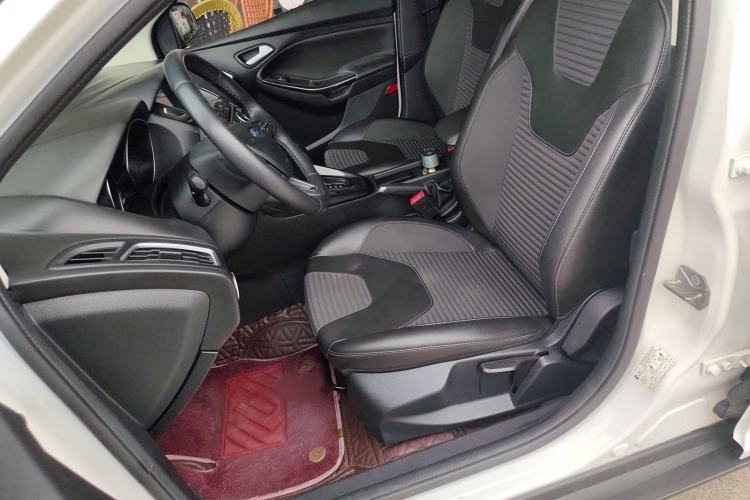 Used Ford Focus 2018 Hatchback Classic 1.6L Automatic Trendy SmartDrive Edition
