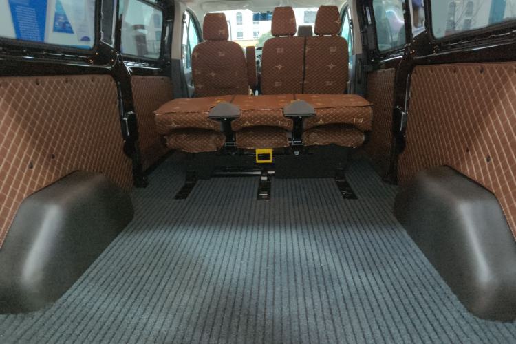 Used Ford Transit 2019 2.0T Diesel Multi-Purpose Commercial Vehicle Mid-Drive Mid-Roof 6-Seater China VI Standard
