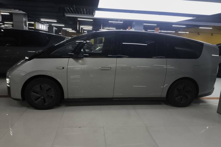 Used Li Auto MEGA 2024 Ultra Model
