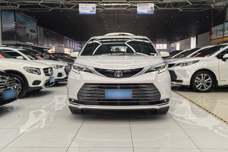 Used Toyota Sienna 2023 2.5L Hybrid Deluxe Edition
