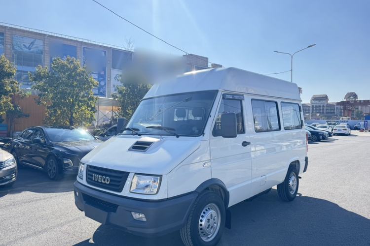 Used Iveco Daily 2017 2.5T A35 Passenger Van 5-7 Seats Model 47Z5