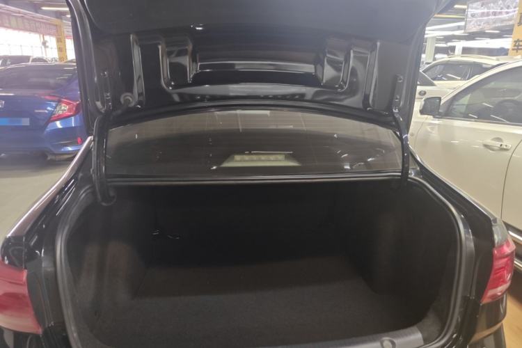 Used Volkswagen Lavida 2015 1.6L Manual Fashion Edition
