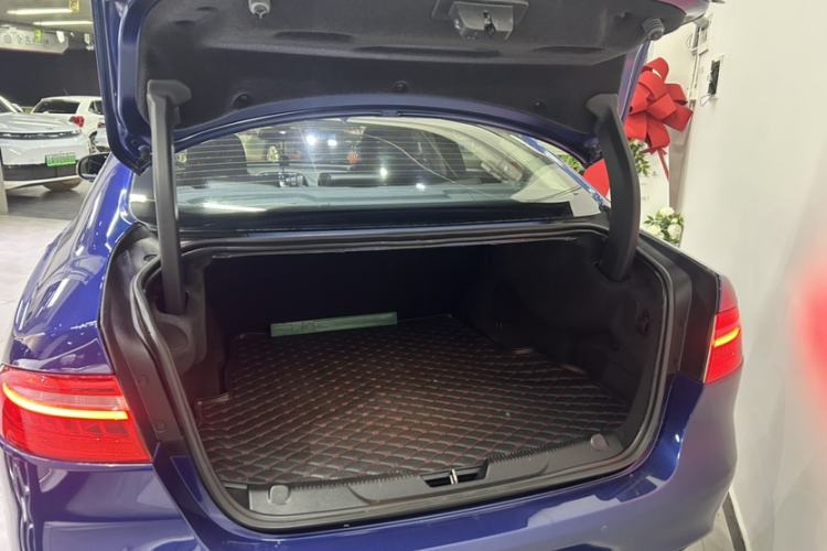 Used Jaguar XE 2015 2.0T 240 PS R-Sport
