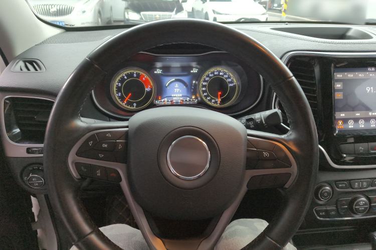 Used  Cherokee 2019 2.0T Two-Wheel Drive Smart Enjoyment Version China V
