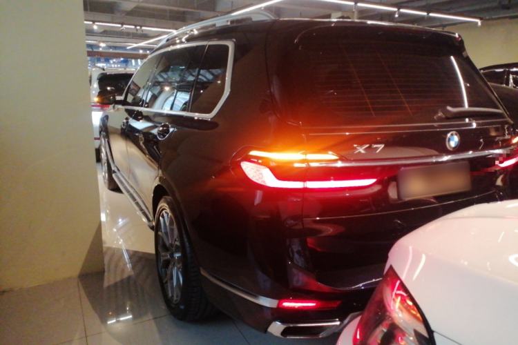 Used BMW X7 2023 xDrive40i Luxury Package with Leading Features
