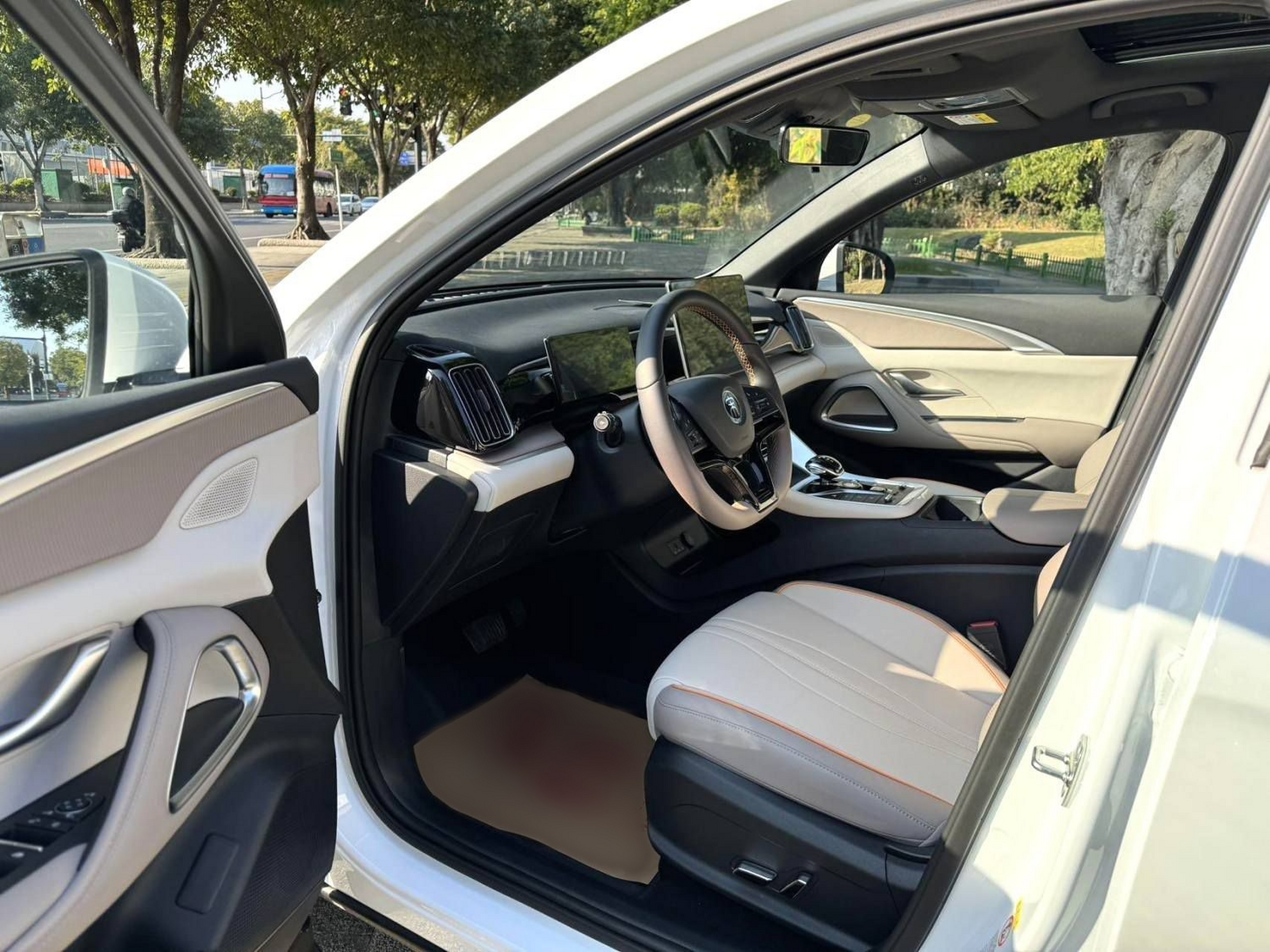 Переднее сиденье в автомобиле