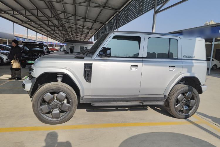 Used  V23 2025 501 Four-Wheel Drive Advanced Version
