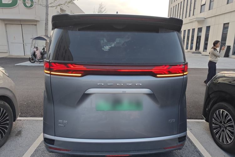 Used Denza D9 2022 DM-i 945 Luxury Model
