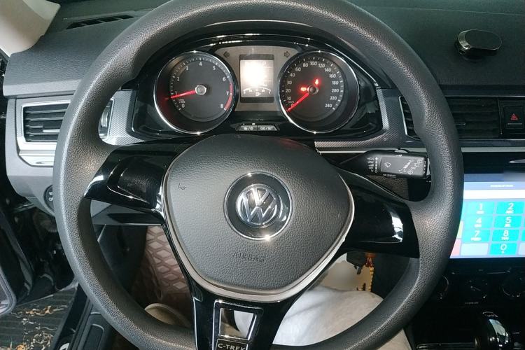 Used Volkswagen C-TREK 2017 230TSI DSG Comfort Version
