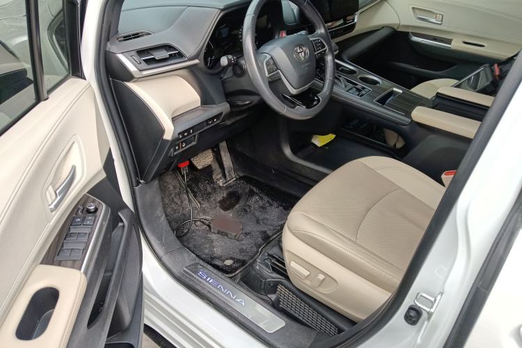 Used Toyota Sienna 2021 2.5L Hybrid Premium Edition
