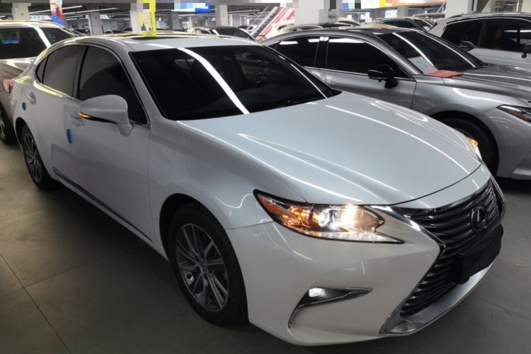 Used Lexus ES 2015 300h Comfort Edition
