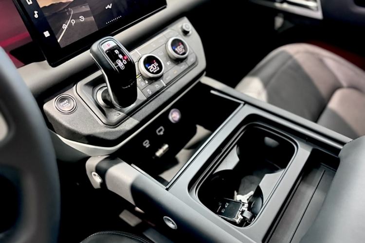 Used Land Rover Defender 2023 Facelift 110 3.0T P400 Dark Edition
