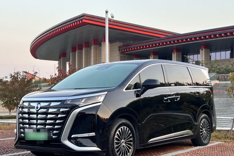 Used Denza D9 2022 DM-i 1040 Prestige Model