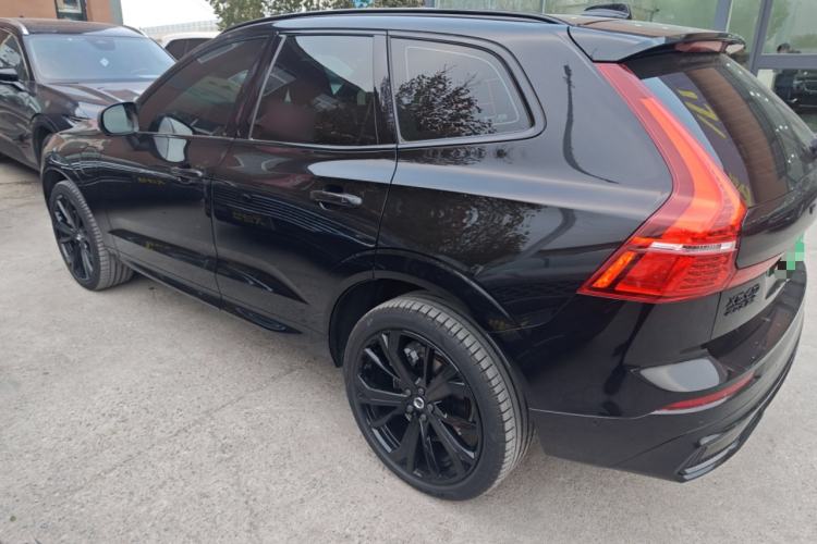 Used Volvo XC60 New Energy 2025 Plug-in Hybrid Long-Range All-Wheel Drive Zhiyuan Extreme Night Black Edition
