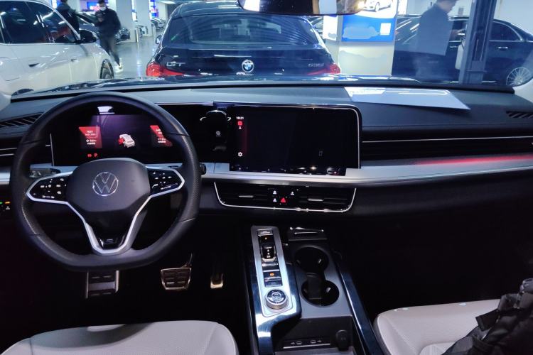 Used Volkswagen Talagon 2024 Facelifted 380TSI All-Wheel Drive R-Line Cruise Premium Edition
