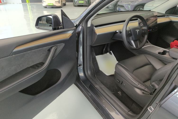 Used Tesla Model Y 2021 Standard Range Rear-Wheel Drive Version
