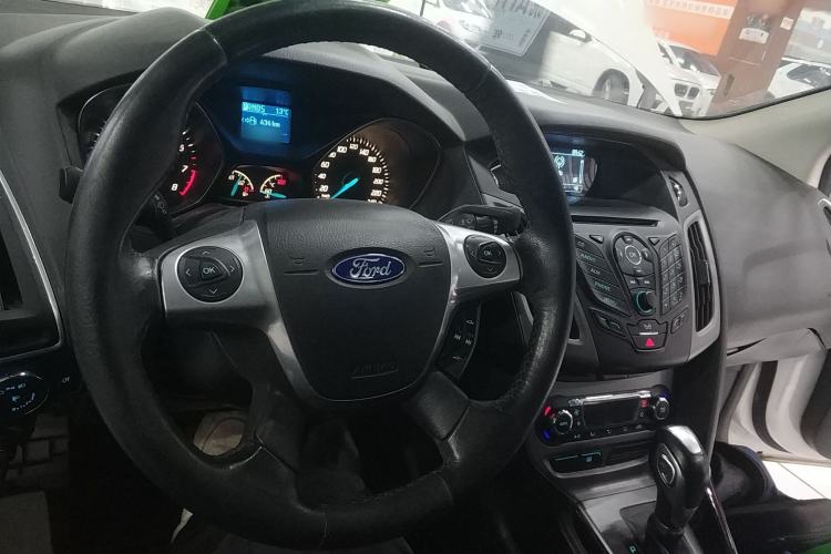 Used Ford Focus 2012 Sedan 1.6L Automatic Fashion Edition
