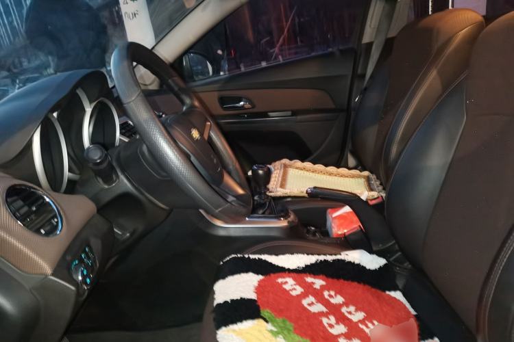 Used Chevrolet Cruze 2015 Hatchback 1.6L Manual Comfort Edition