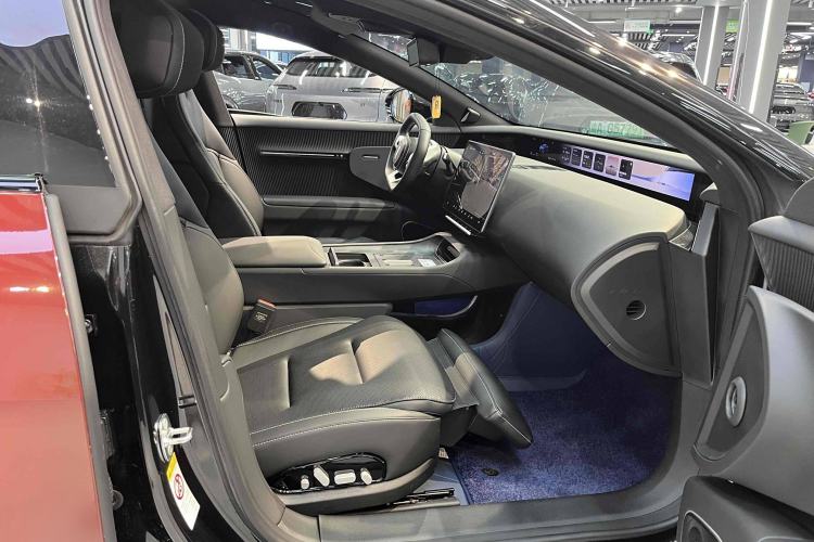 Used  12 2024 Updated Version 700 Three-Laser Rear-Wheel Drive Luxury Edition
