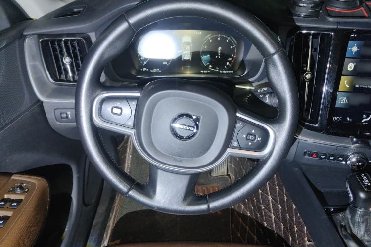 Used Volvo XC60 2019 T5 4x4 Smart Edition China V Standard