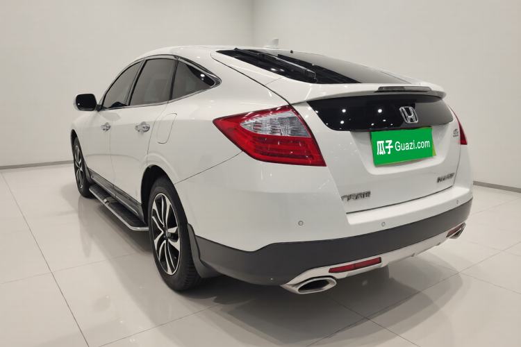 Used Honda Crosstour 2016 2.4L Luxury Navigation Edition