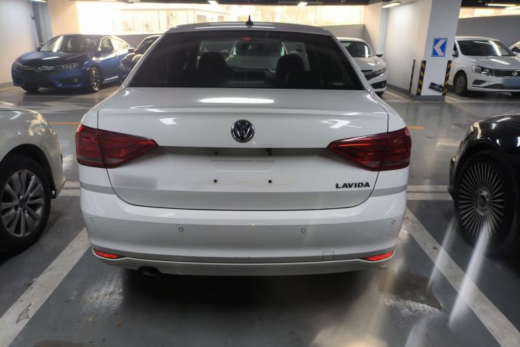 Used Volkswagen Lavida 2015 1.6L Manual Fashion Edition
