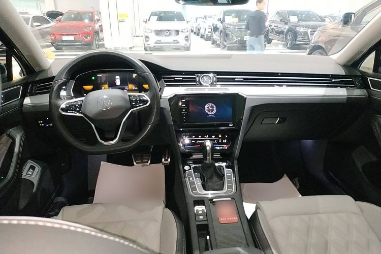 Used Volkswagen Magotan 2023 2 Million Units Limited Edition 330TSI DSG Leading Version
