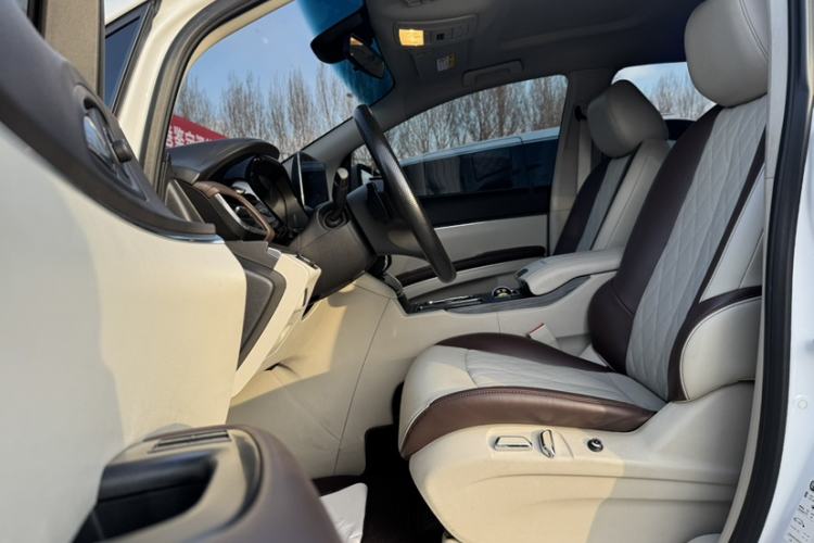 Used Buick GL8 2023 Land Executive Class Smart Enjoyment Model
