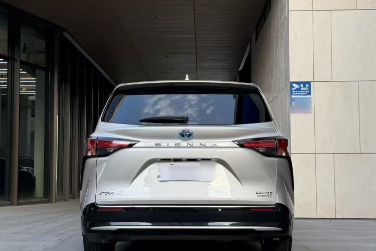 Used Toyota Sienna 2021 2.5L Hybrid Premium Edition
