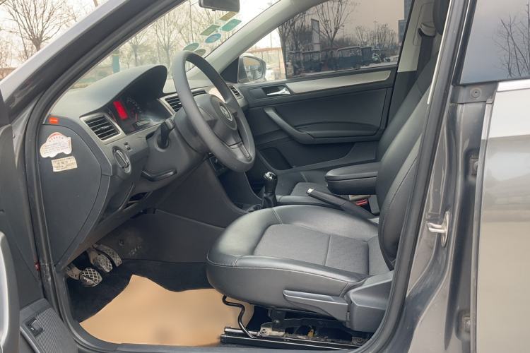 Used Volkswagen Santana 2015 1.6L Manual Comfort Edition