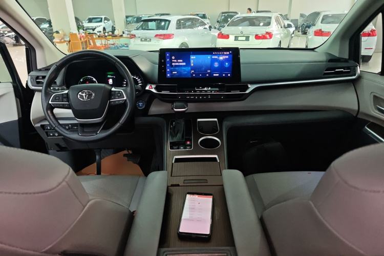 Used Toyota Granvia 2023 2.5L Hybrid Prestige PLUS Edition
