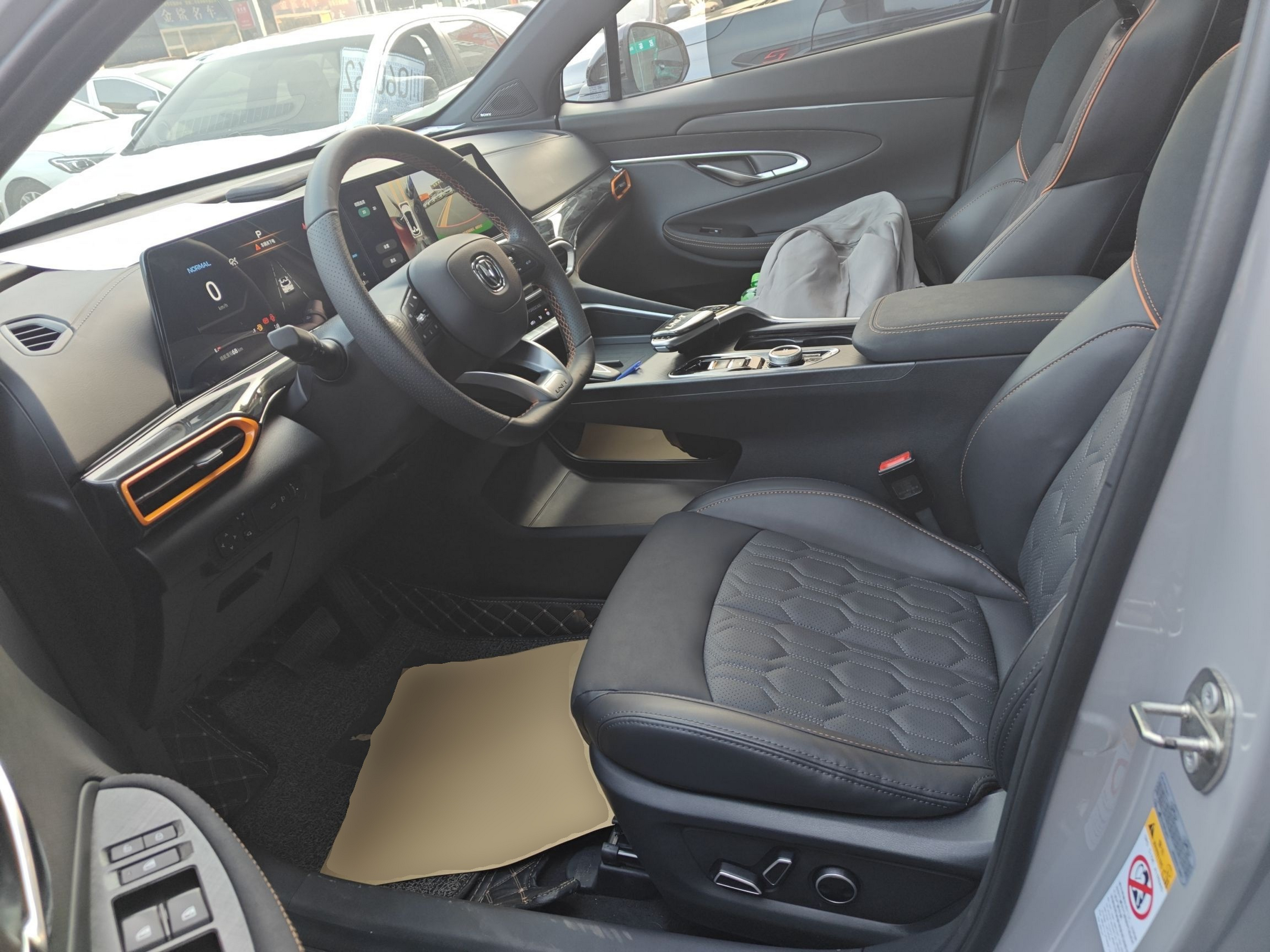 Переднее сиденье в автомобиле