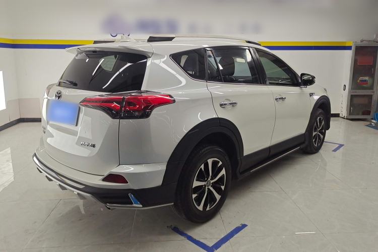 Used Toyota RAV4 2018 2.0L CVT Two-Wheel Drive Fashion X Edition
