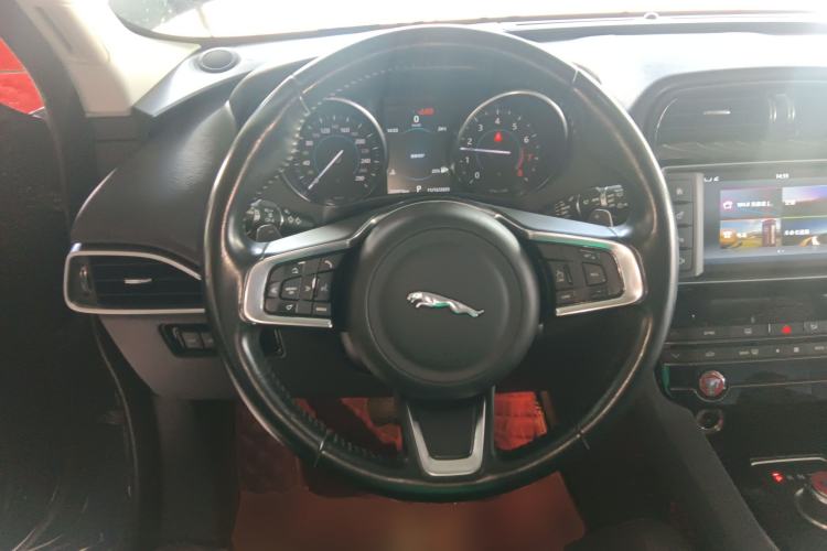 Used Jaguar F-PACE 2018 2.0T Two-Wheel Drive Urban Deluxe Edition
