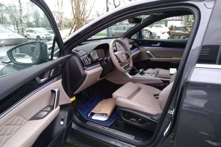 Used BYD Tang New Energy 2024 DM-i Glory Edition 112KM Flagship Model
