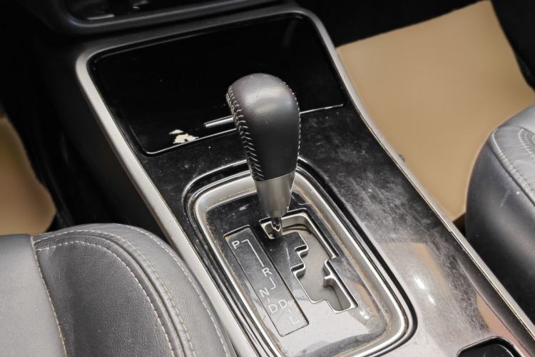 Used Mitsubishi Outlander 2019 2.0L Two-Wheel Drive Comfort Edition 5 Seats China V Standard